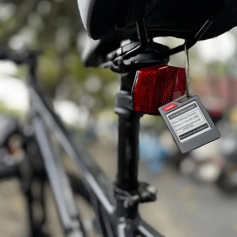 Customizable e-ink tracker(with Keychain) for keys, wallets, luggage Compatible with Apple Find My (iOS only). Displays Photos Up to 10 months of battery life and IP65 waterproof Replaceable Battery.