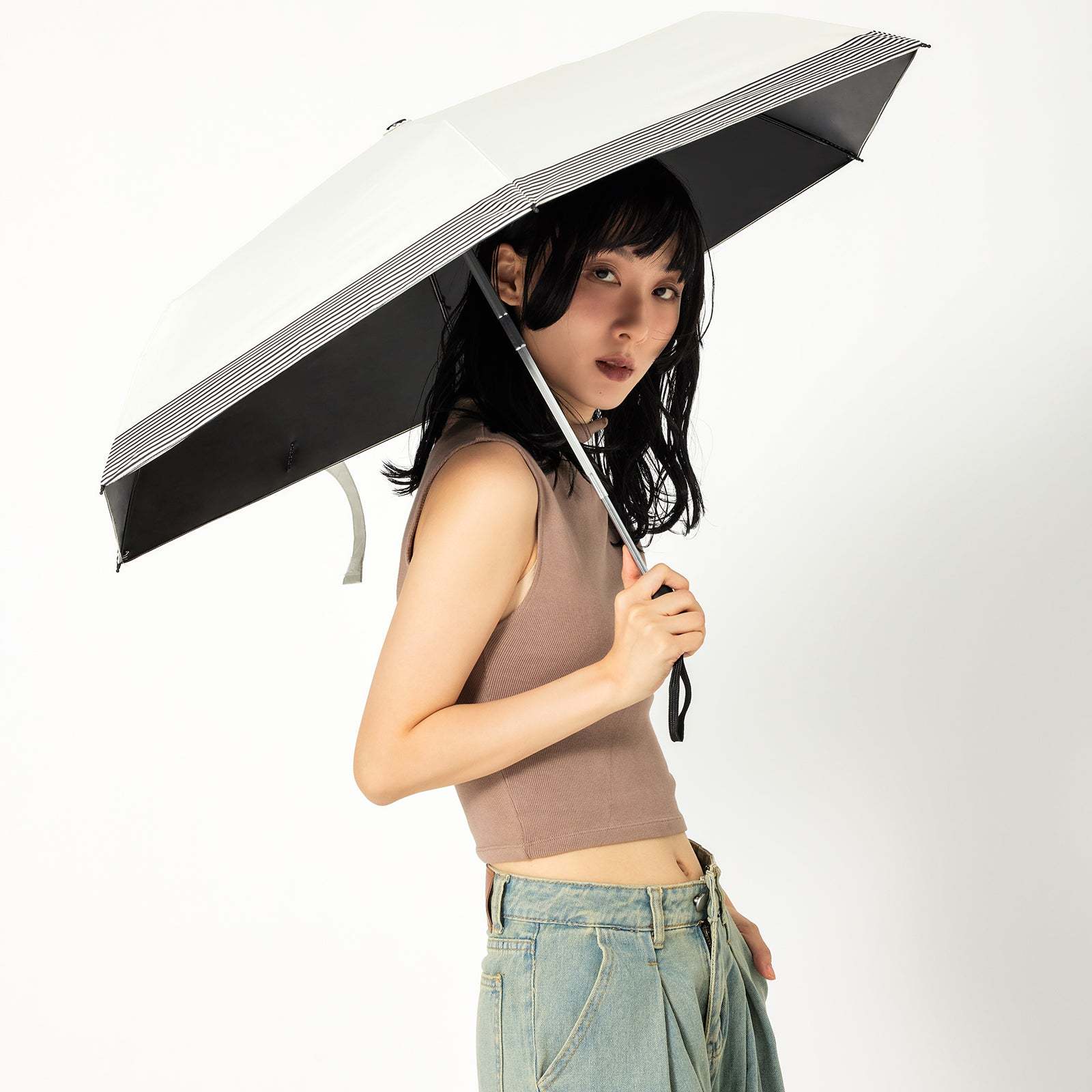 シンプルデザイン、どんなファッションにもマッチする傘 おしゃれ 大人。
