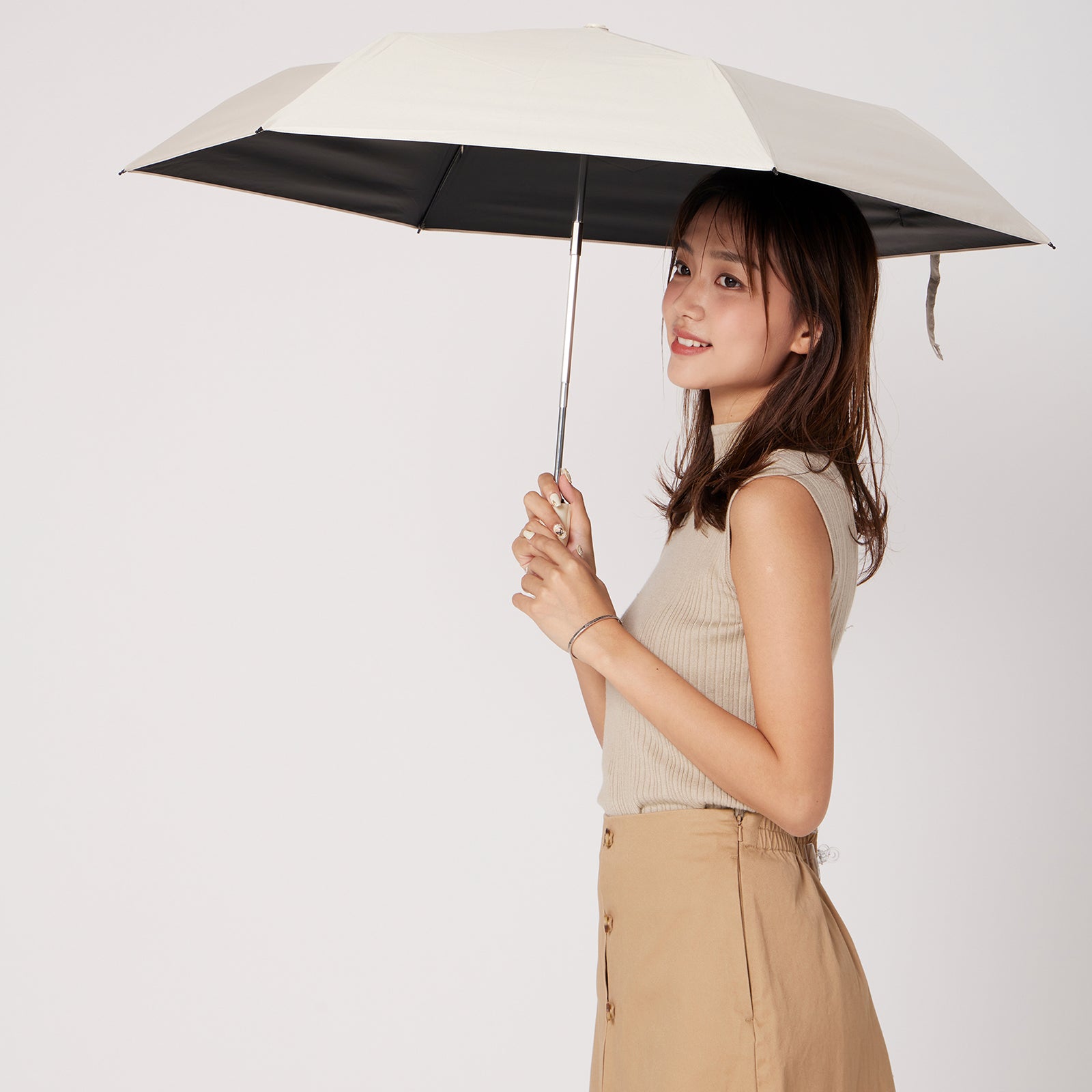 雨に撃たれる。。 22cm❌16cmパネルキャンパス Ultra Lightweight 晴雨兼用傘 超軽量 189g UVカット率 100