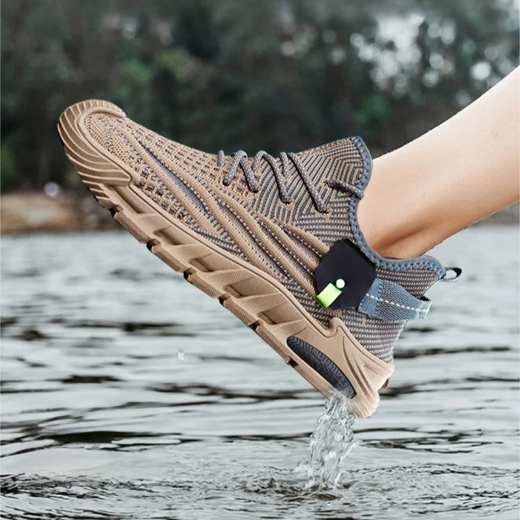 New mesh sports flying woven men's shoes