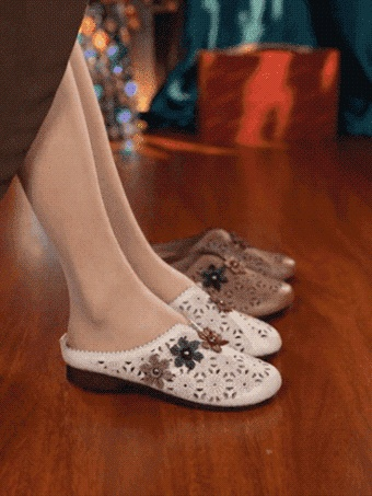 Women's hollow petal breathable sandals