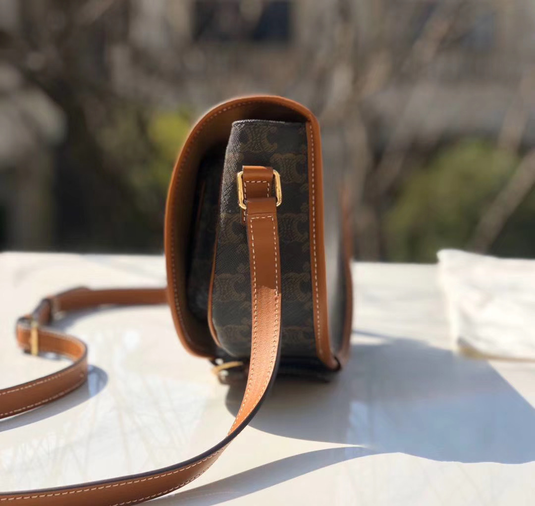 CELINE 賽琳 Folco系列 經典老花 牛皮革 馬鞍包 單肩包 斜挎包 191502