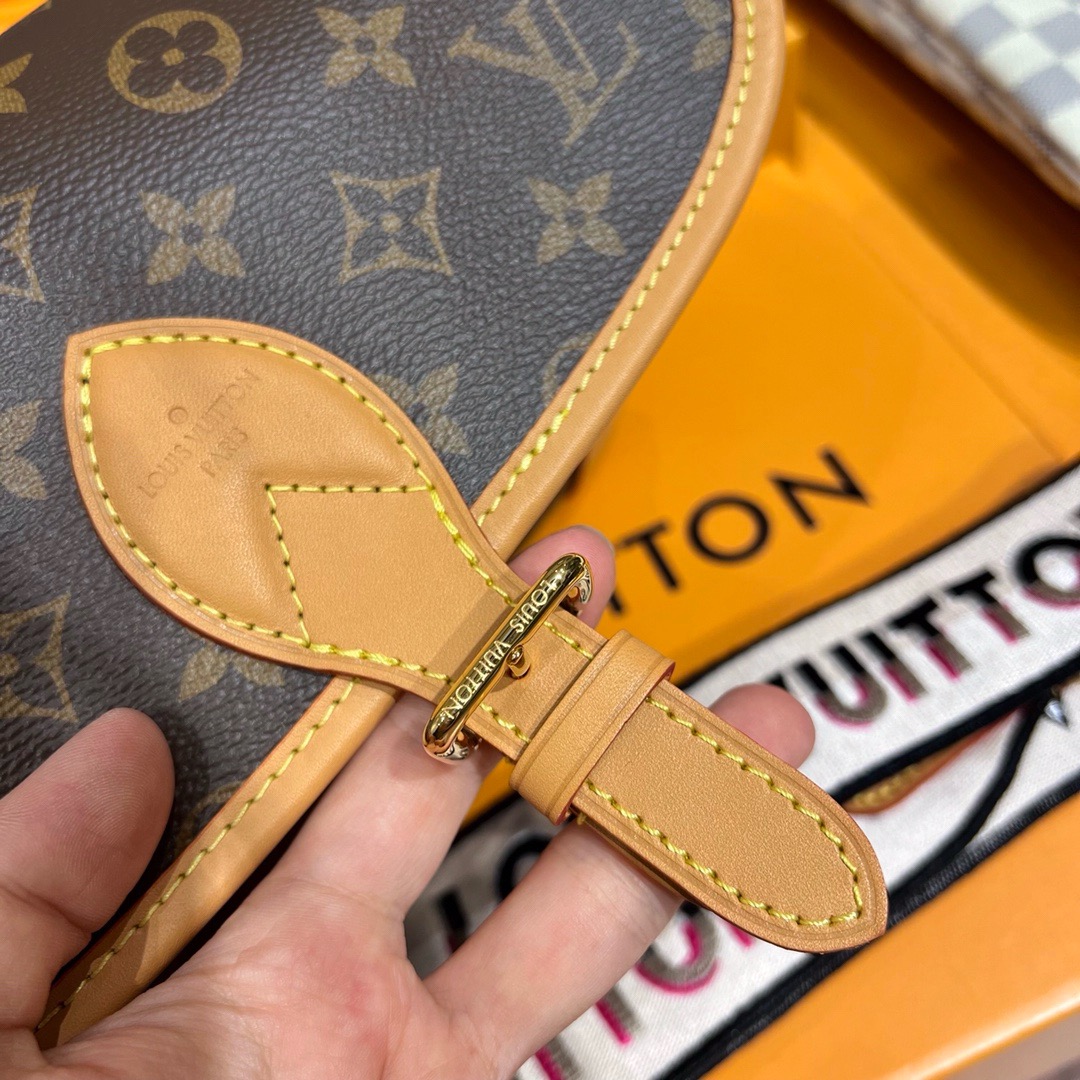 LV 路易威登 DIANE系列 經典 老花 腋下包 法棍包 肩背 斜挎包 粉M45985 黑M4604