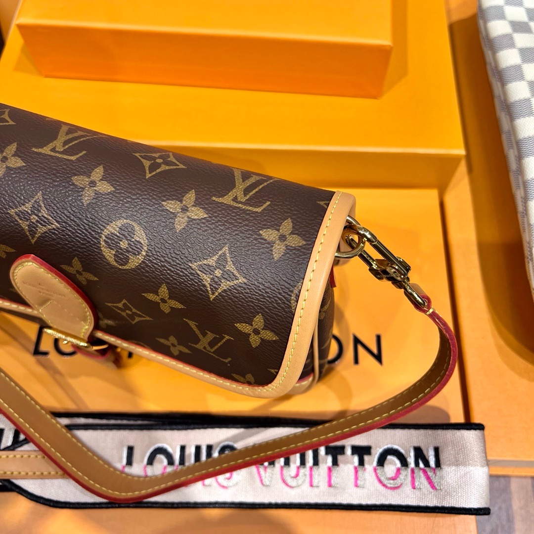 LV 路易威登 DIANE系列 經典 老花 腋下包 法棍包 肩背 斜挎包 粉M45985 黑M4604