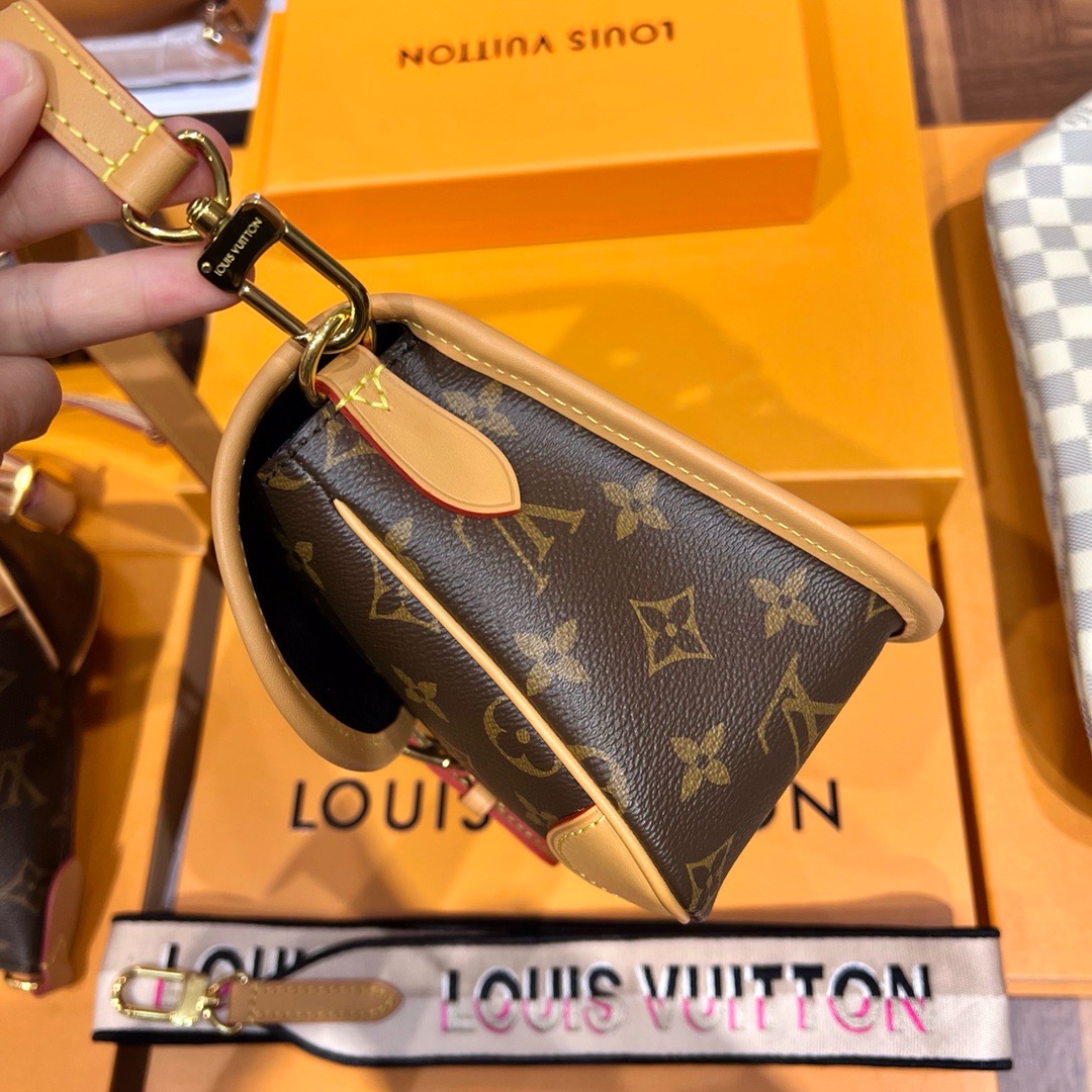 LV 路易威登 DIANE系列 經典 老花 腋下包 法棍包 肩背 斜挎包 粉M45985 黑M4604