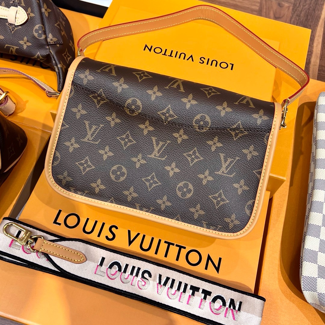 LV 路易威登 DIANE系列 經典 老花 腋下包 法棍包 肩背 斜挎包 粉M45985 黑M4604