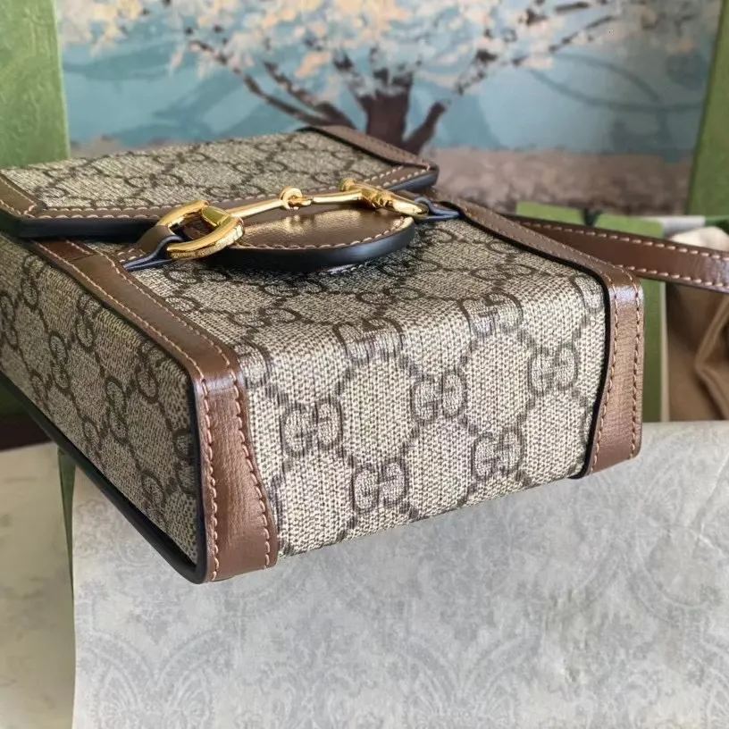 GUCCI 古馳 625615 Gucci 1955 Horsebit PVC 防水布 復古手機包 斜挎包