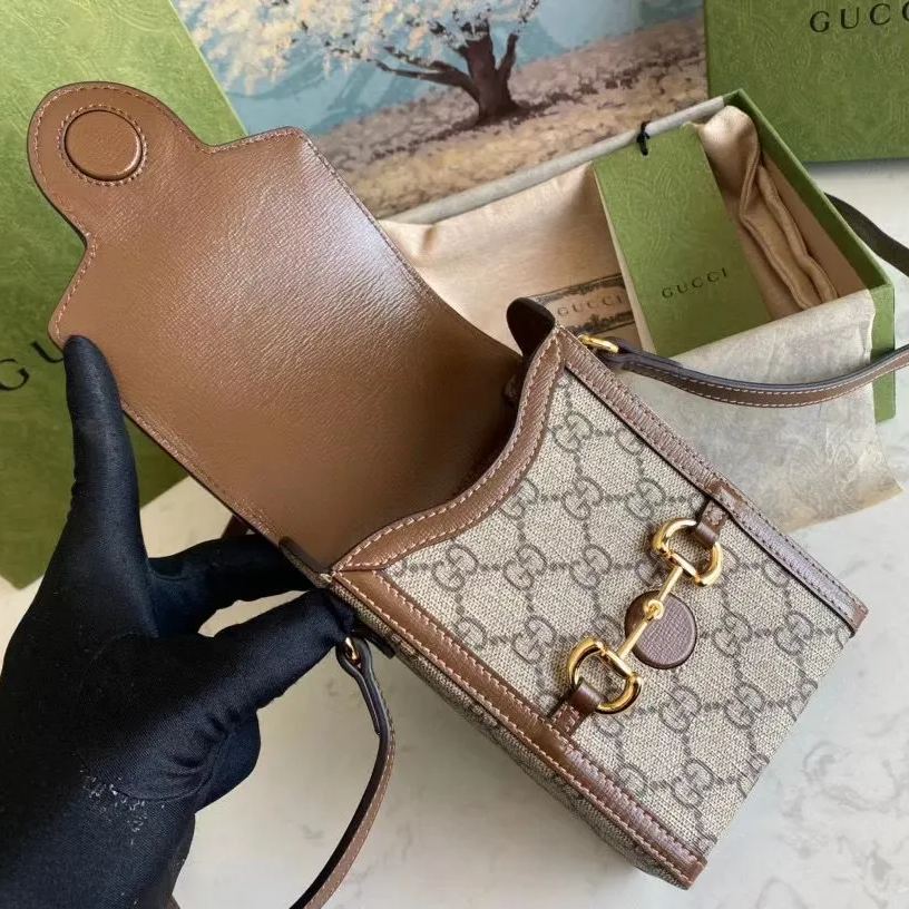 GUCCI 古馳 625615 Gucci 1955 Horsebit PVC 防水布 復古手機包 斜挎包