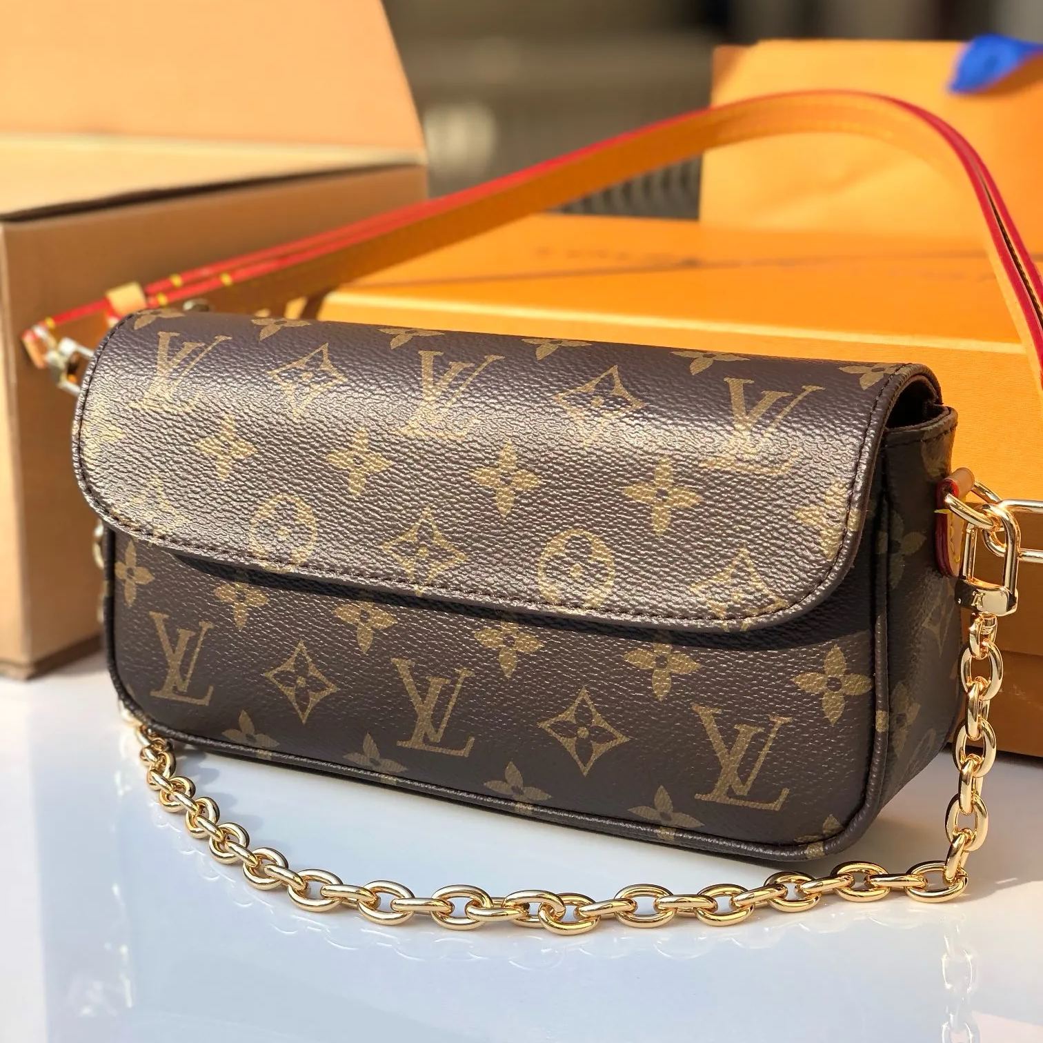 LV 路易威登 WALLET ON CHAIN IVY 新款 IVY 肩背包 M81911