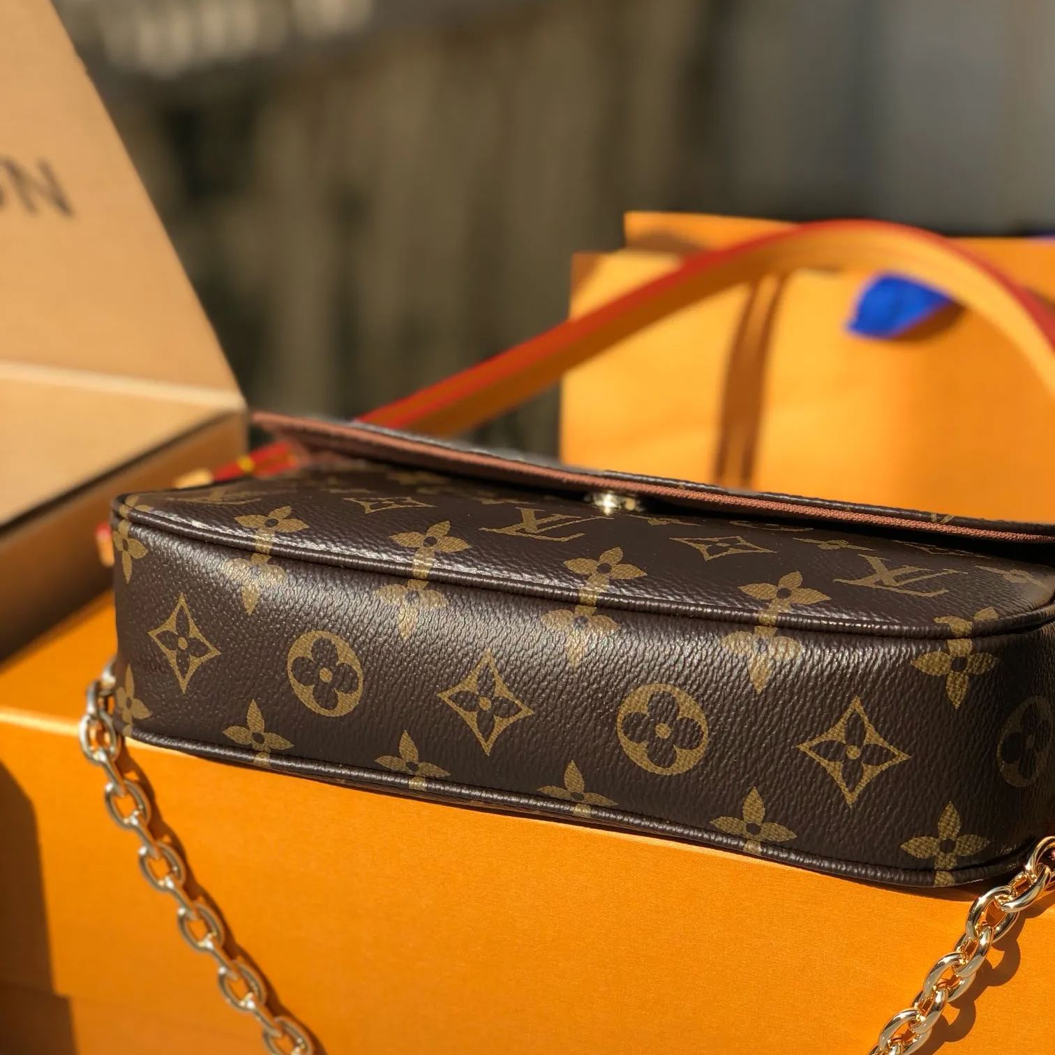 LV 路易威登 WALLET ON CHAIN IVY 新款 IVY 肩背包 M81911
