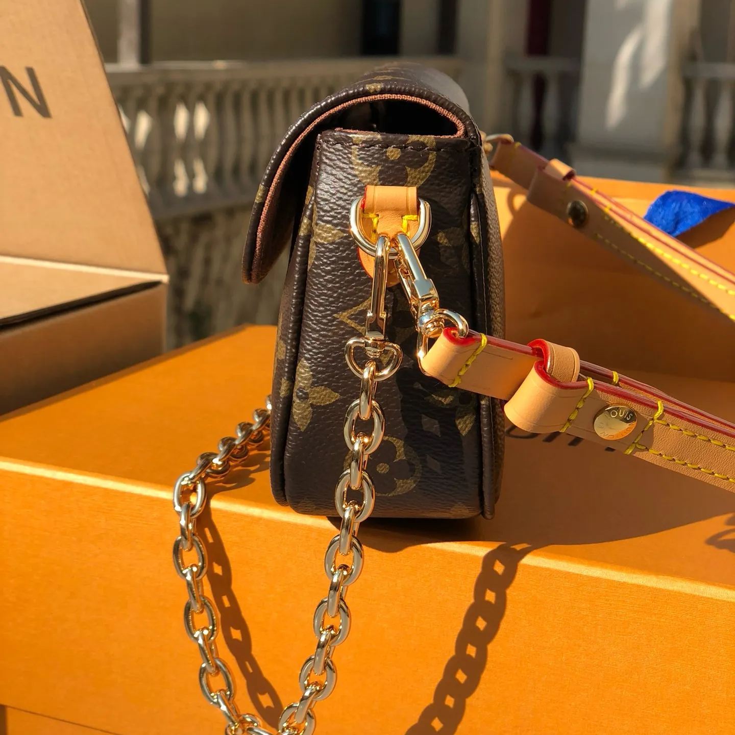 LV 路易威登 WALLET ON CHAIN IVY 新款 IVY 肩背包 M81911