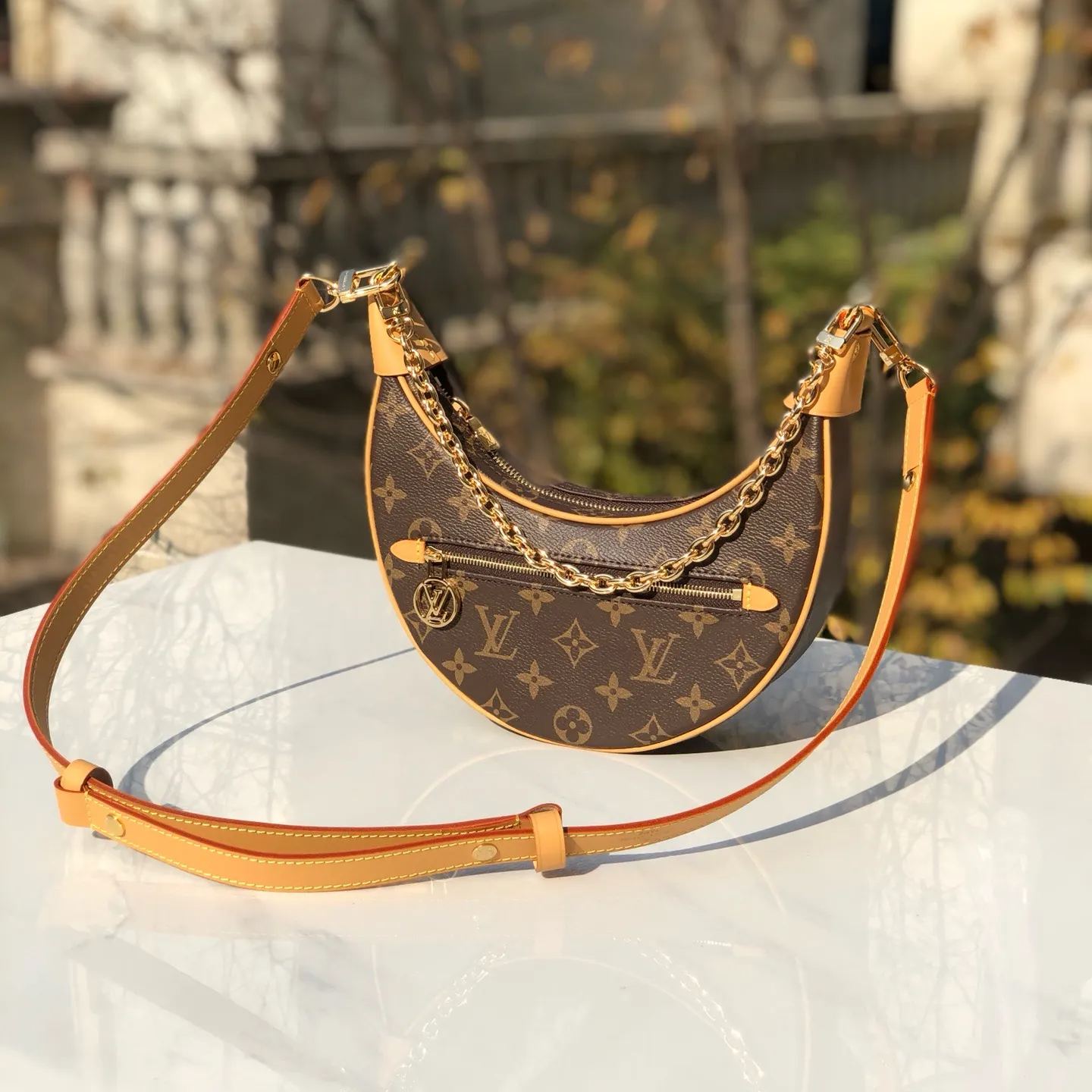 LV 路易威登 LOOP 手袋 經典老花 腋下包 單肩包 牛角包 半月包