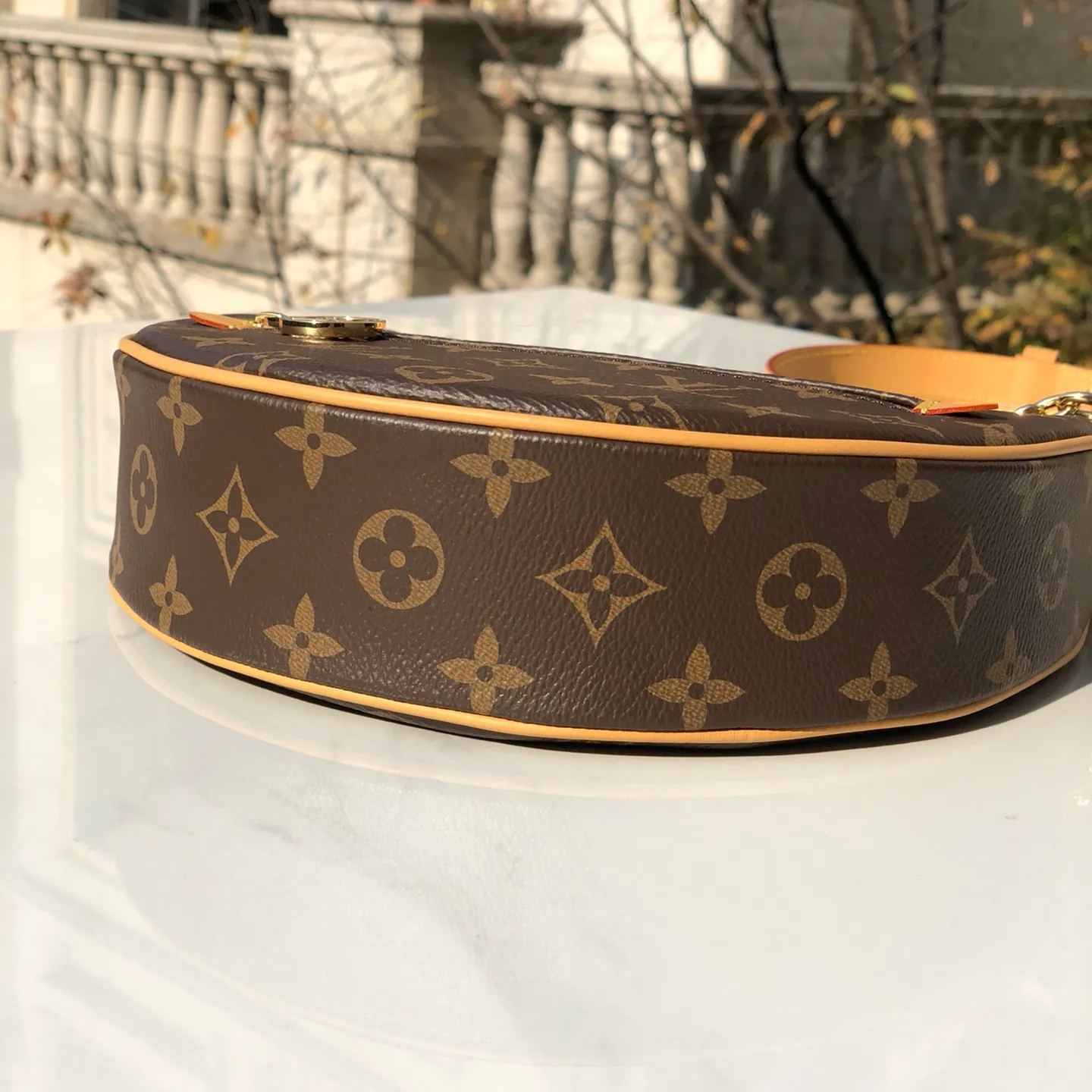 LV 路易威登 LOOP 手袋 經典老花 腋下包 單肩包 牛角包 半月包