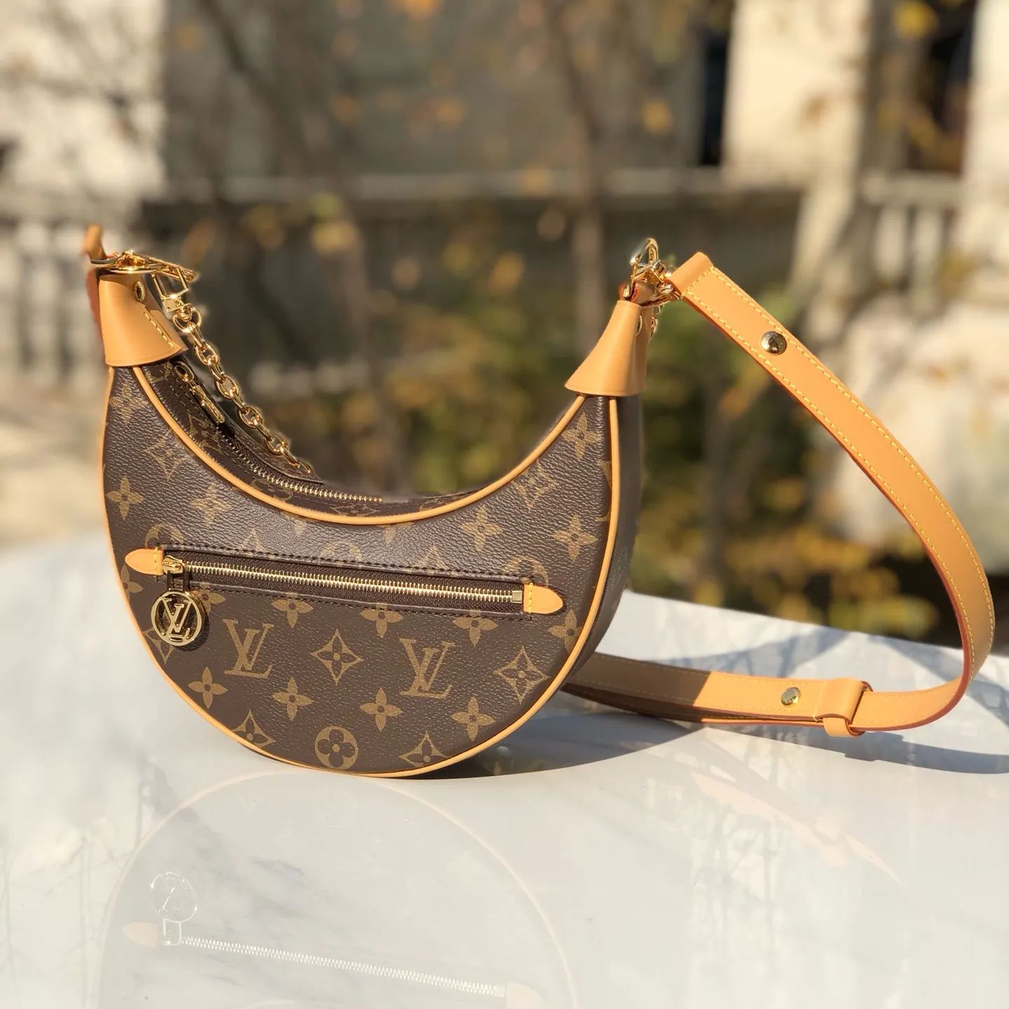 LV 路易威登 LOOP 手袋 經典老花 腋下包 單肩包 牛角包 半月包