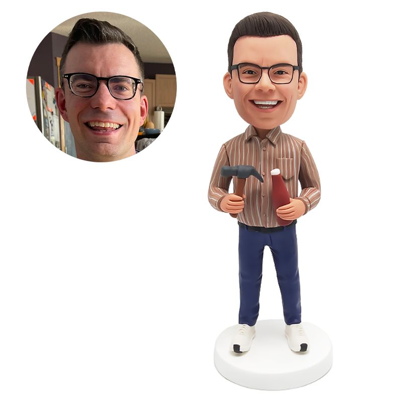 bobblehead custom casual man holding a hammer and a beer