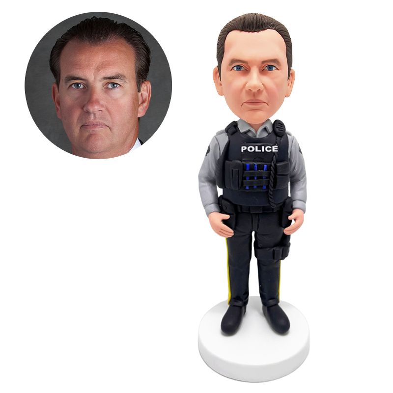 custom bobble head policeman with hands on the hips