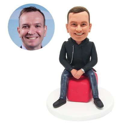 personalized bobblehead man holding hands