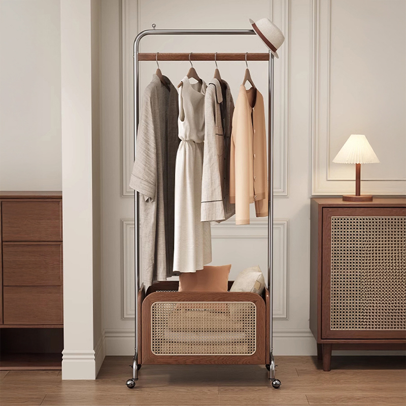 ラタンバスケット付きハンガーラック | 通気性抜群のラタン素材 多機能