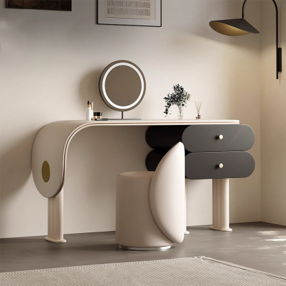 モダンフレンチレザードレッサー | 高級感と耐久性を兼ね備えたサドル