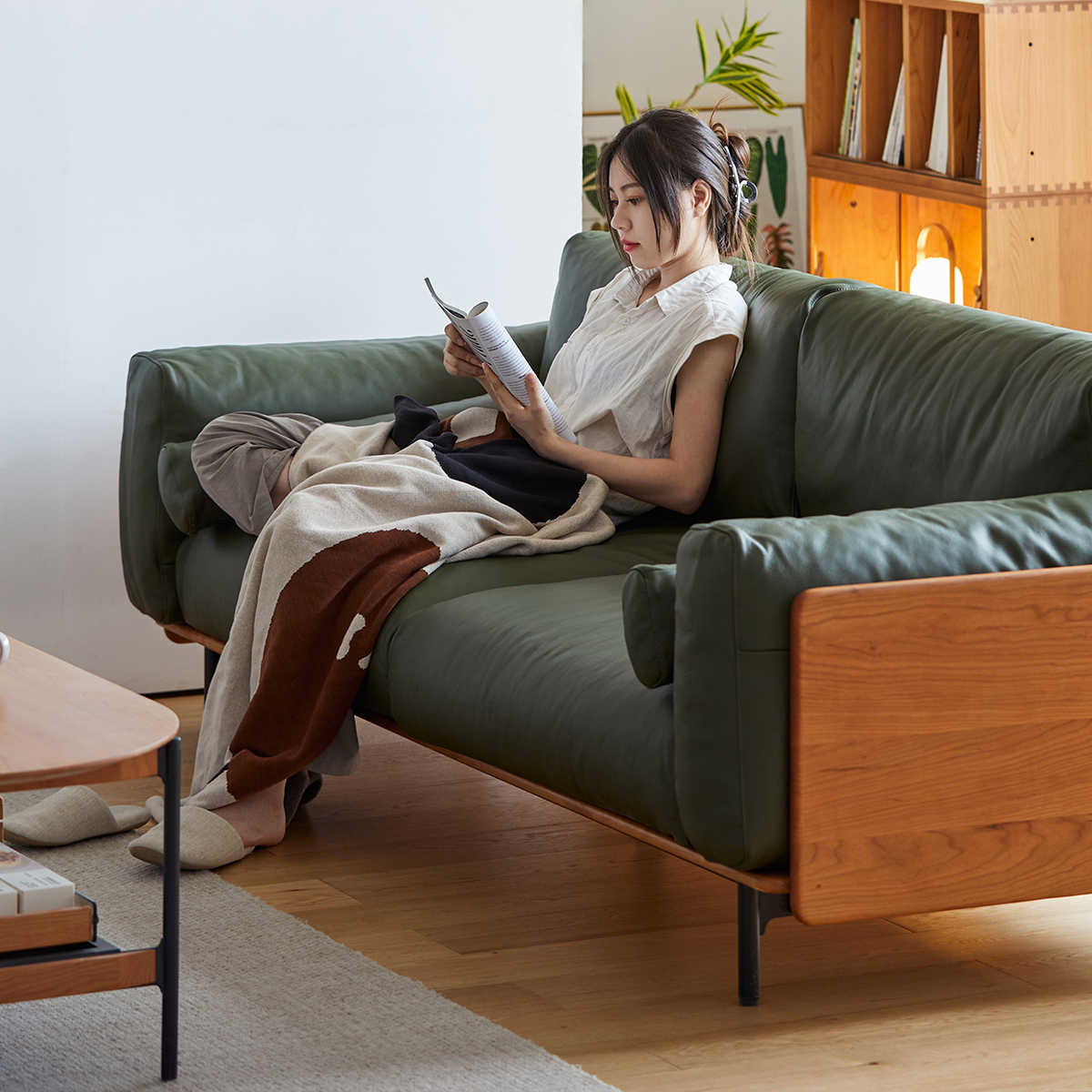 ウッドフレーム本革クッションソファ【カスタマイズ可】