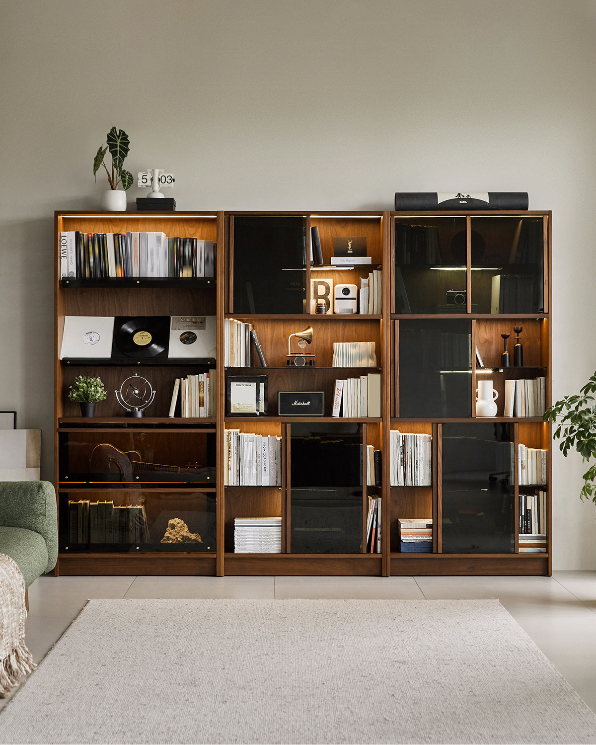 Woody Prime Walnut ウォールナット材 ガラス引き戸付き本棚 | 高級感