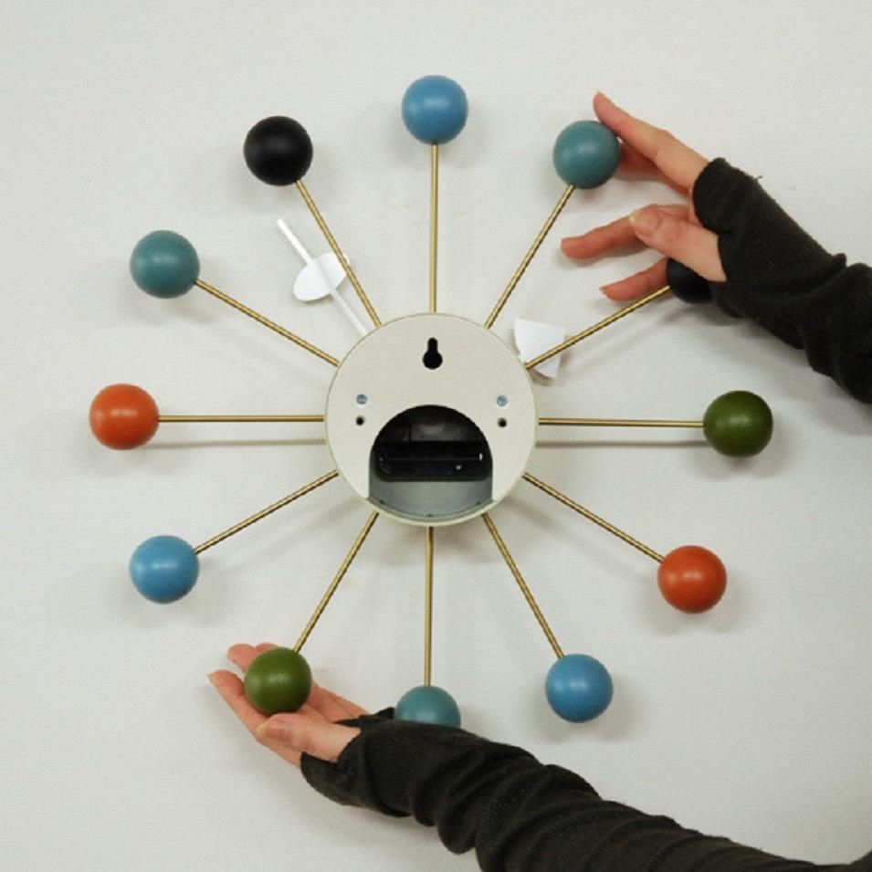 ポップデザインウッドボールスチール針ウォールクロック