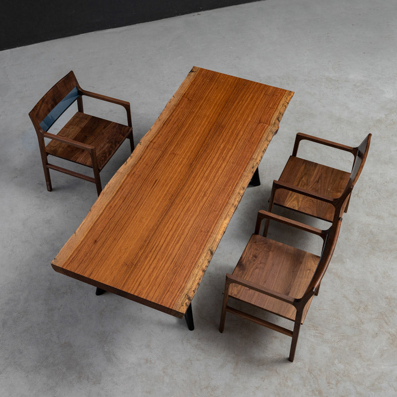 木製天板の長方形テーブル