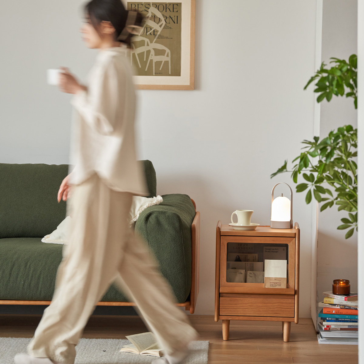 ガラス扉コンパクトウッドナイトテーブル | 高級木材の美しさと優れた