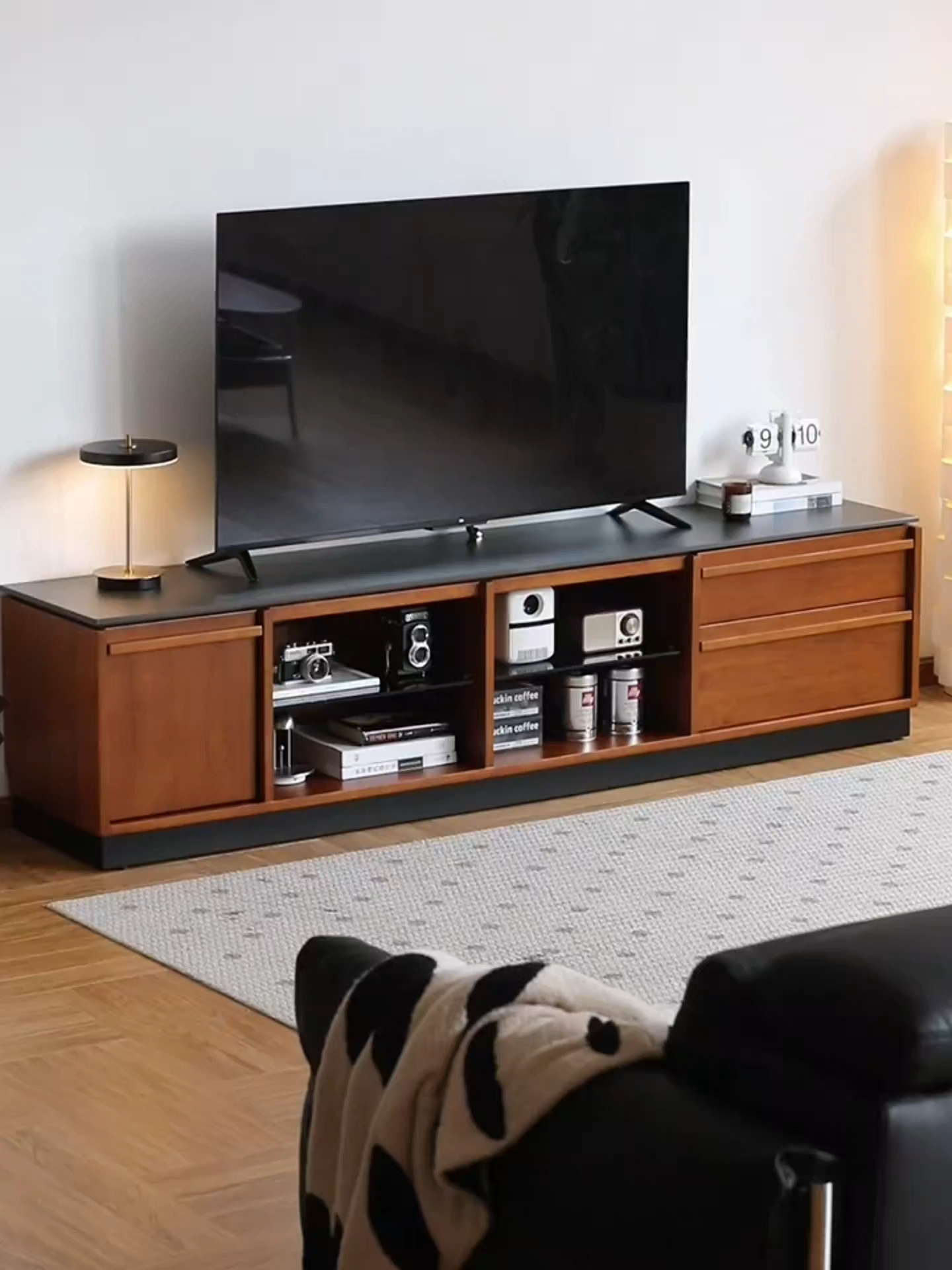 ツゲ材 ヴィンテージ風木製テレビボード