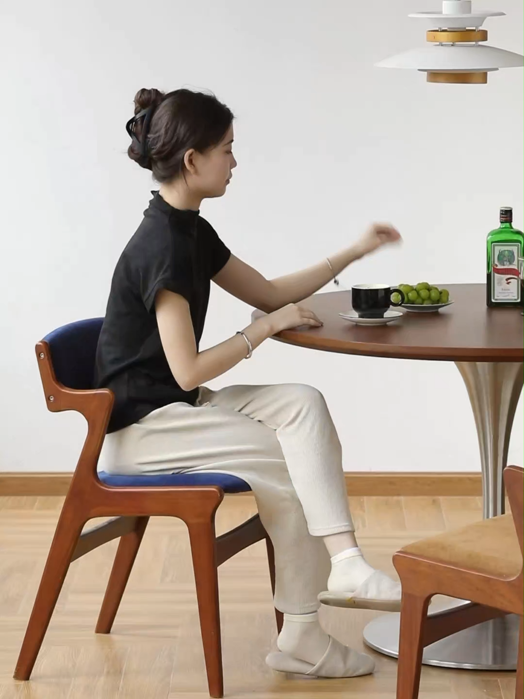 ツゲ材 レトロ風木製ダイニングチェア