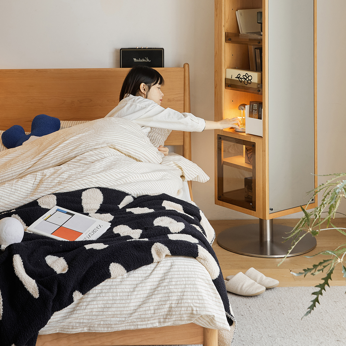 Woody Prime Cherry 回転式ミラー付き収納ラック | 省スペースで