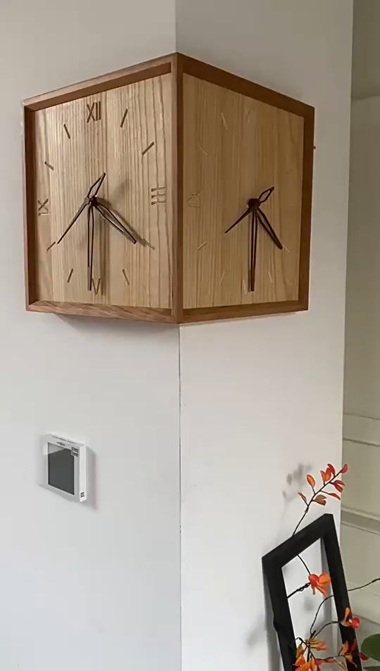 コーナーウッドクロック