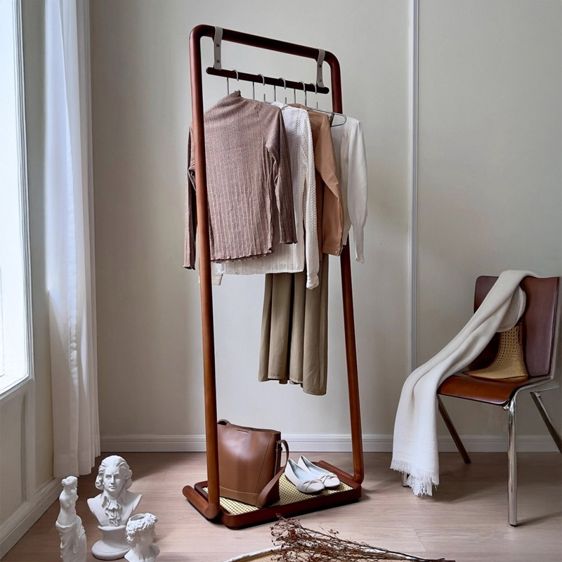 大容量木製ハンガーラック | アジアンテイストのヴィンテージ風収納