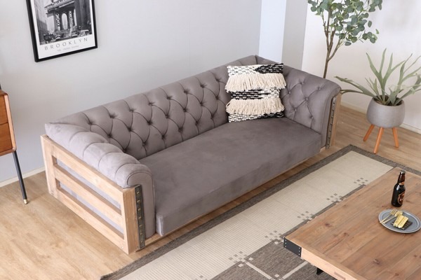 アンティーク風スエードソファ | クラシカルな雰囲気と心地よさを