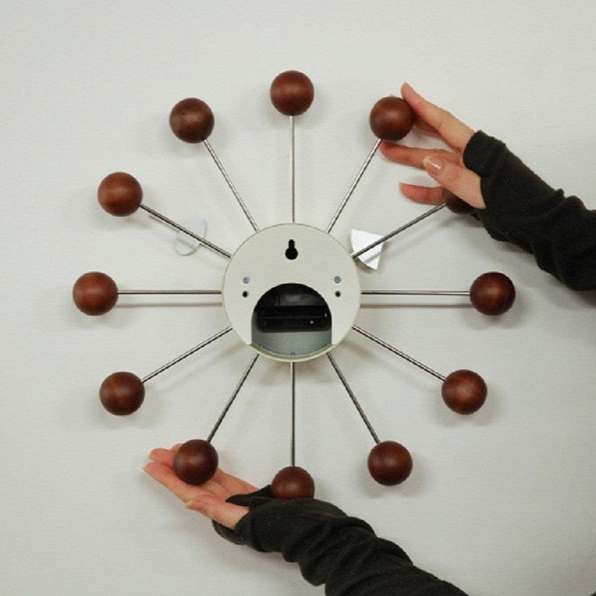 ポップデザインウッドボールスチール針ウォールクロック