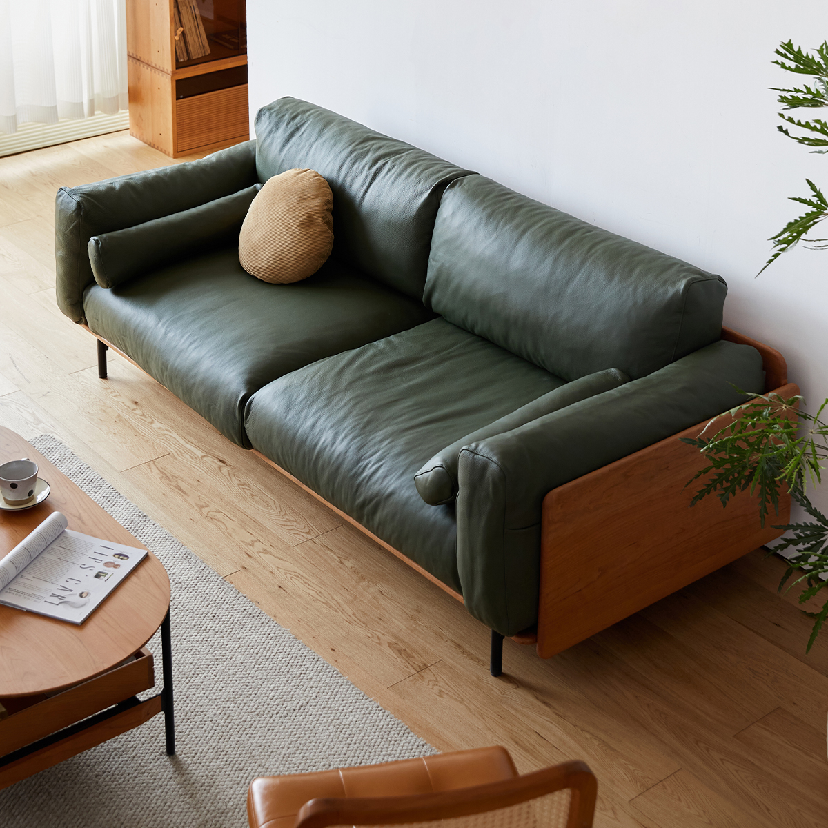 ヨーロピアン　クラシック　ソファ　グリーン クリスマスムードだけでなく、毎日も楽しめるグリーンインテリア