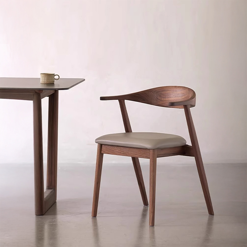 レッドオークダイニングチェア | 優雅なデザインと快適さを兼ね備えた