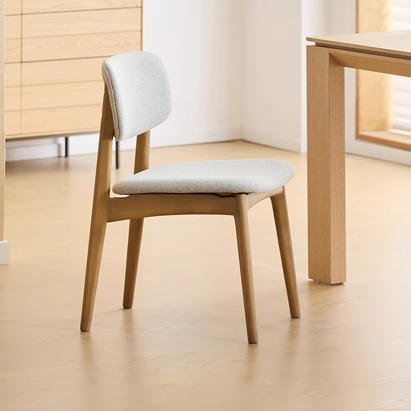 Woody Selectリラックス ダイニングチェア | 滑らかな曲線美と高反発