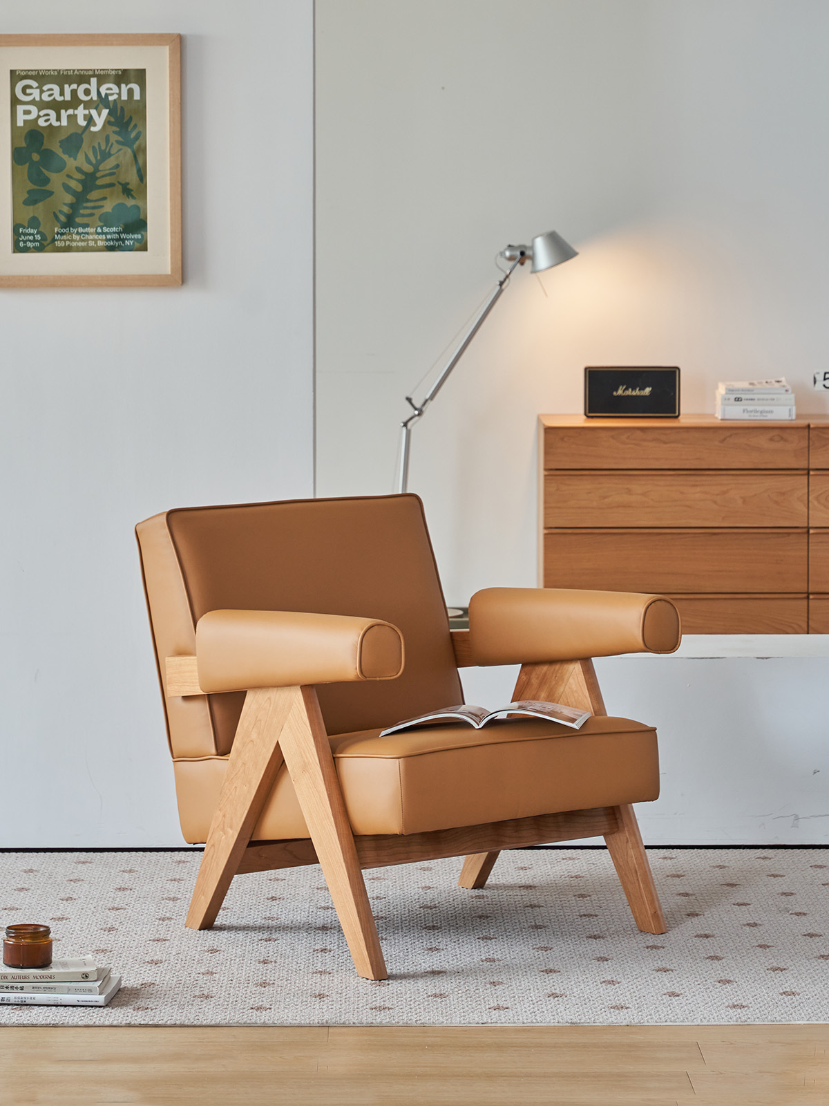 ウッドアームスクエアソファチェア | チェリー材の美しさが際立つ