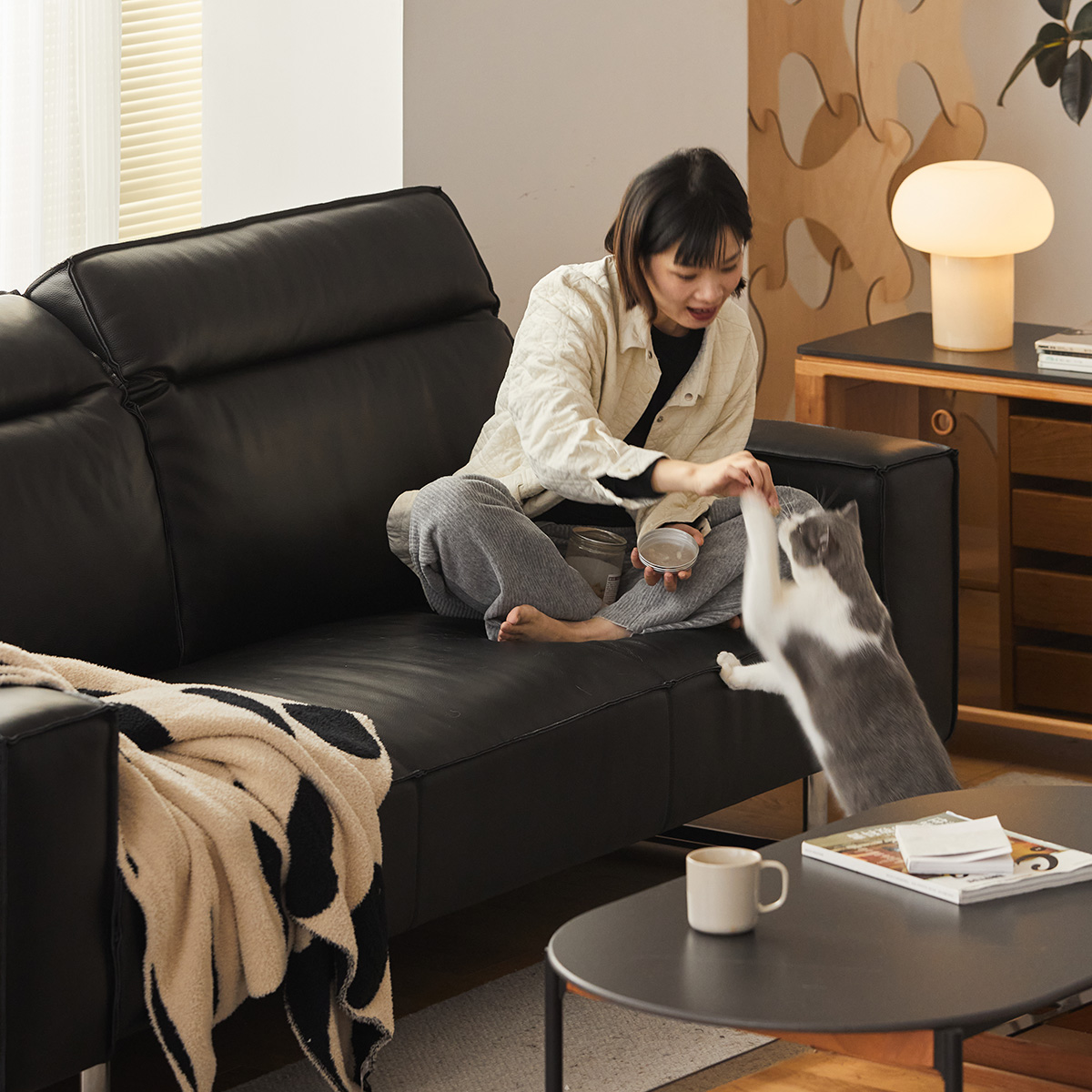 ステンレス脚本革ブラッククッションソファ【カスタマイズ可】