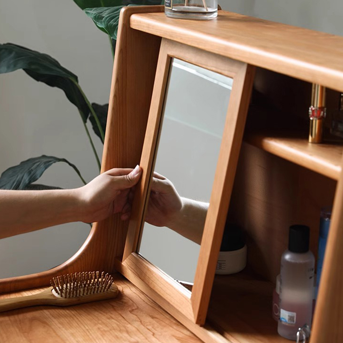 ミラー付きコンパクトウッドドレッサー | 高級感と機能性を兼ね備えた