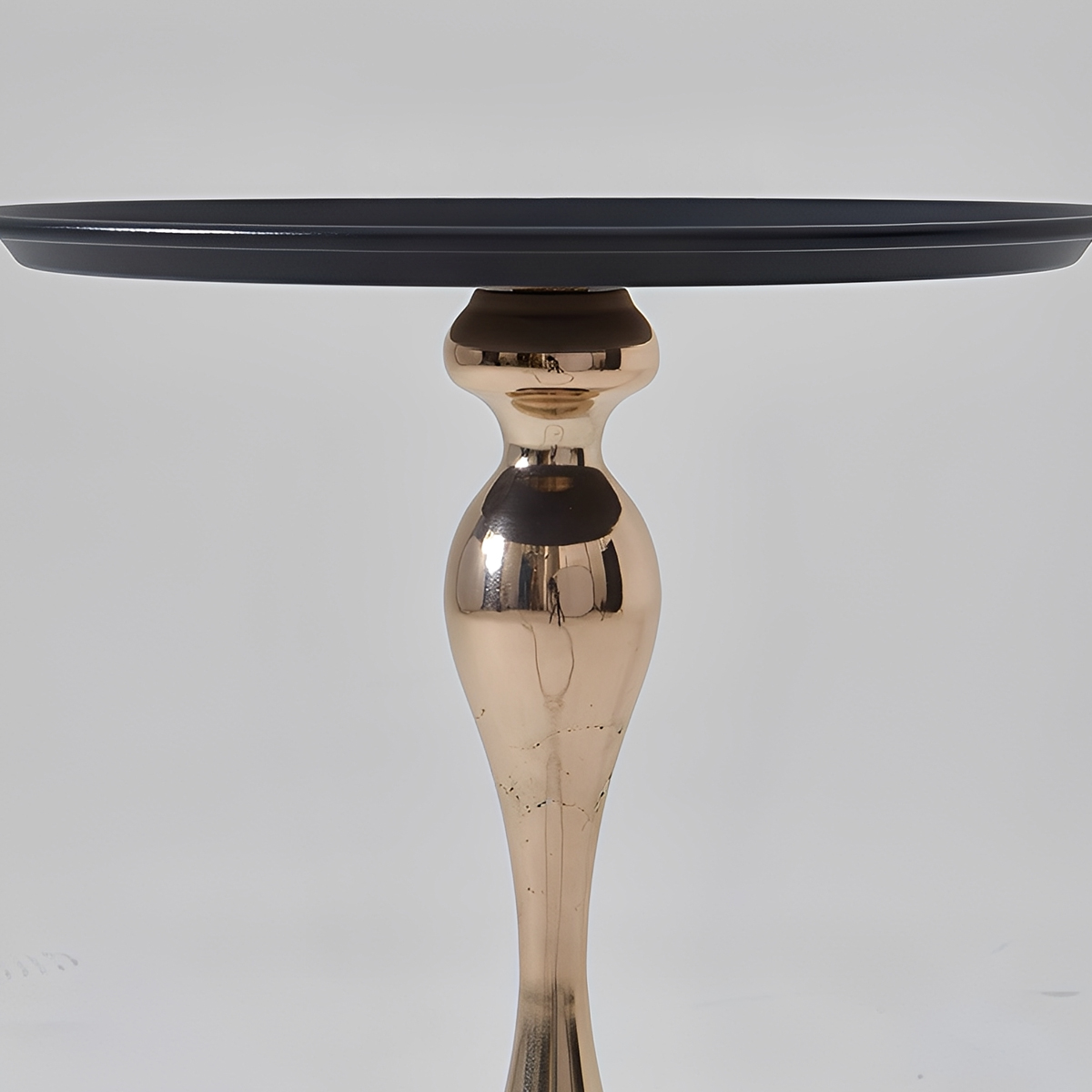 ラグジュアリーフレアテーブル