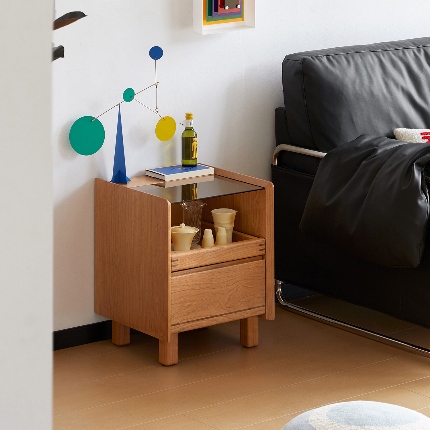 ウッドナイトキャビネット | 洗練されたチェリー材の高級感と機能性