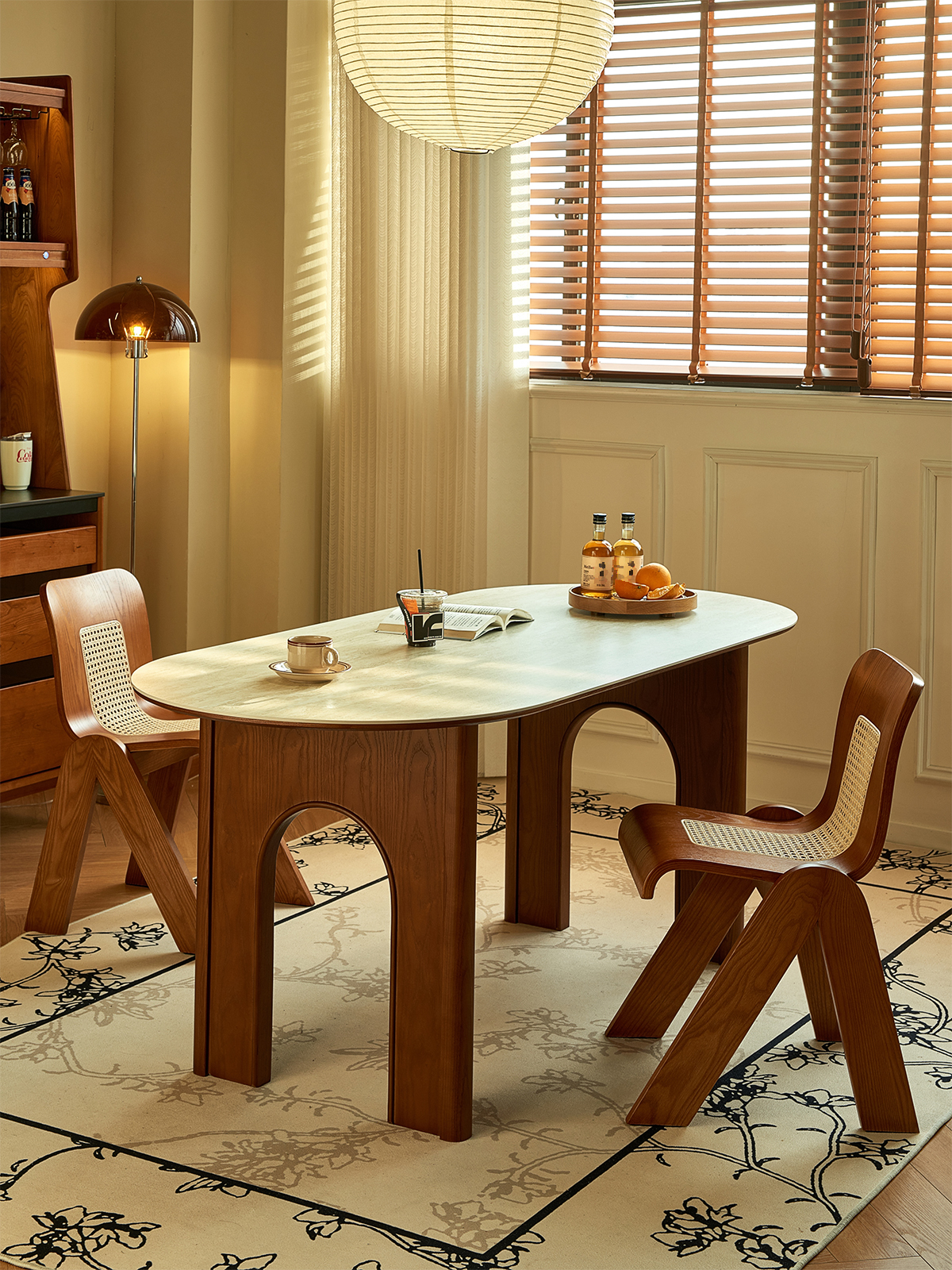 アーチレッグダイニングテーブル