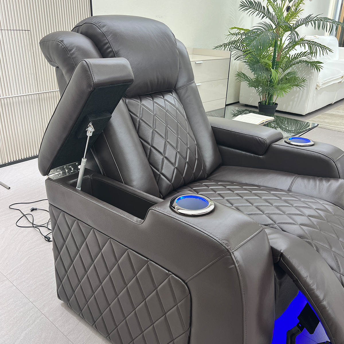 電動リクライニングソファ｜角度調整が自由自在・贅沢な