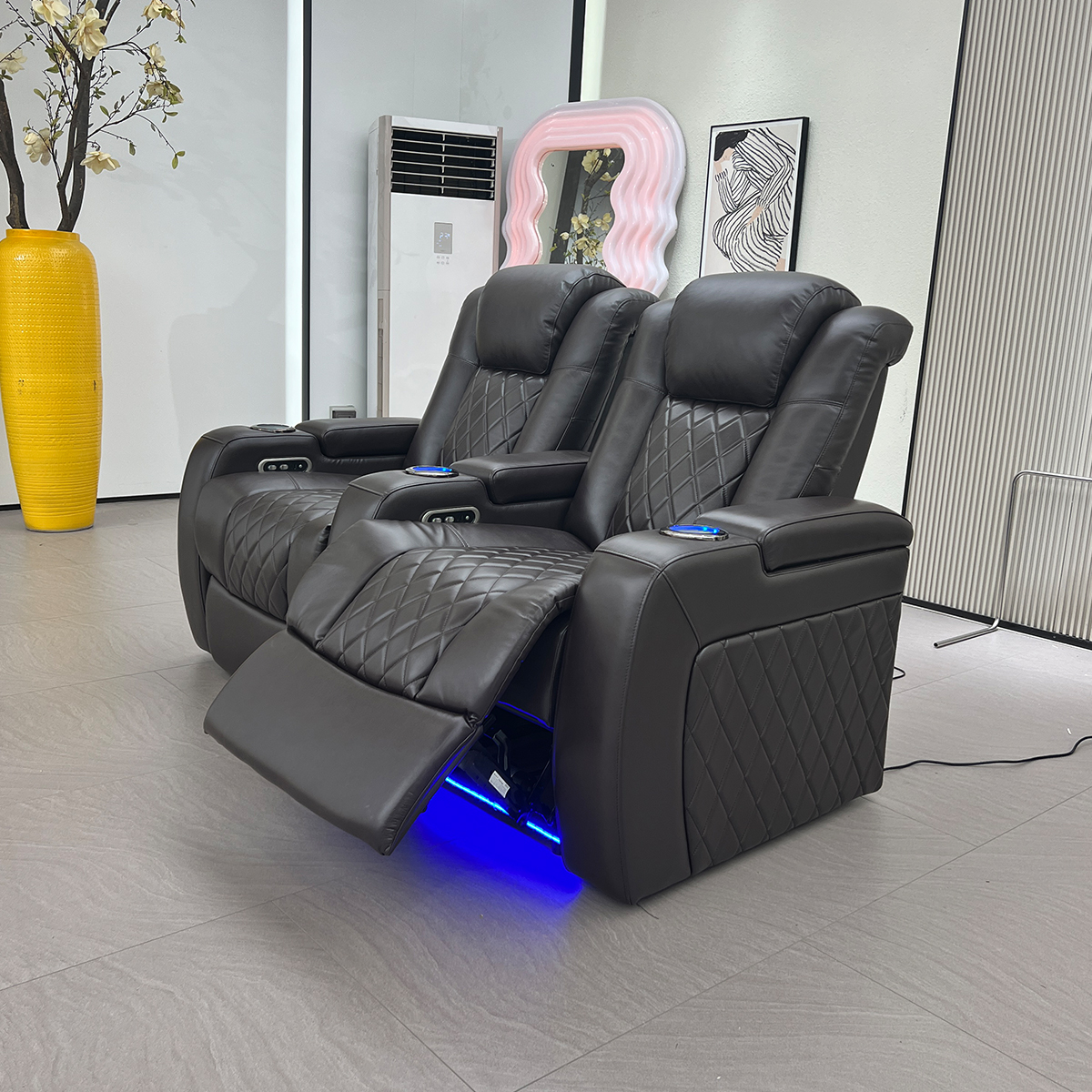 電動リクライニングソファ｜角度調整が自由自在・贅沢な