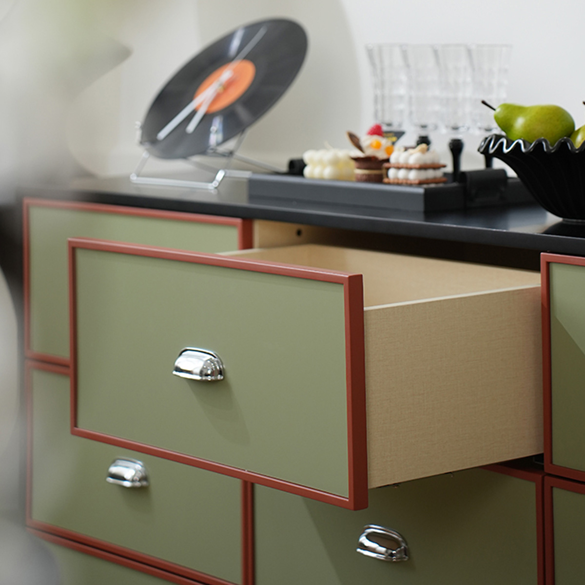 レトロポップチェスト | 多彩なカラーで個性を演出する収納家具 – CAGUUU