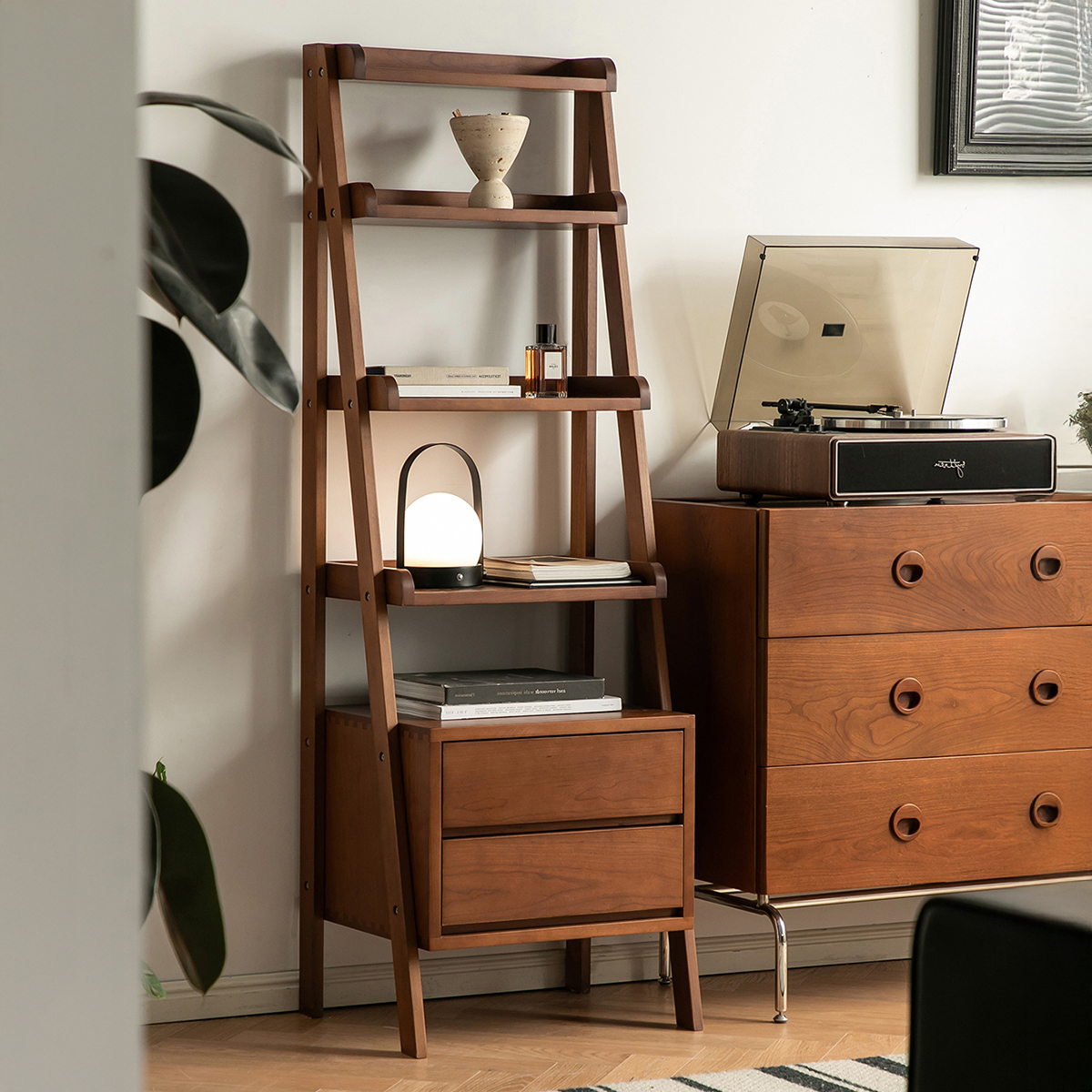 デザインコーナーキャビネット | 部屋の角を有効活用できる三角