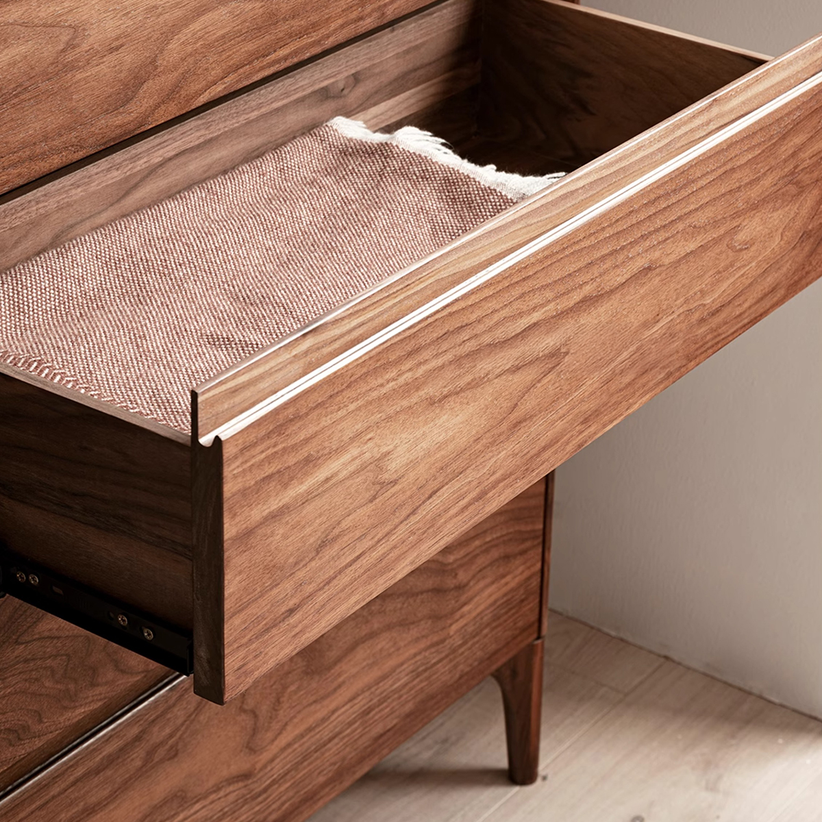 ウォールナットサイドキャビネット