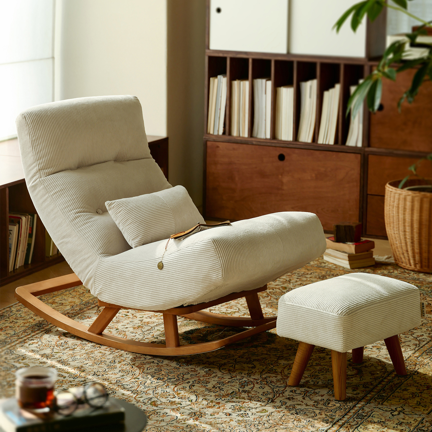 癒しの時間を楽しむロッキングチェア｜やさしい揺れで心地よい空間